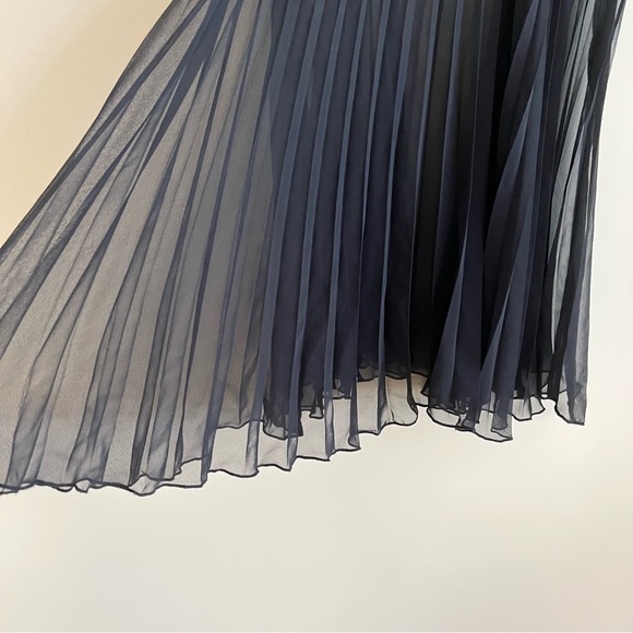 Victoria’s Secret Sheer Tie Slip - Picture 2 of 6